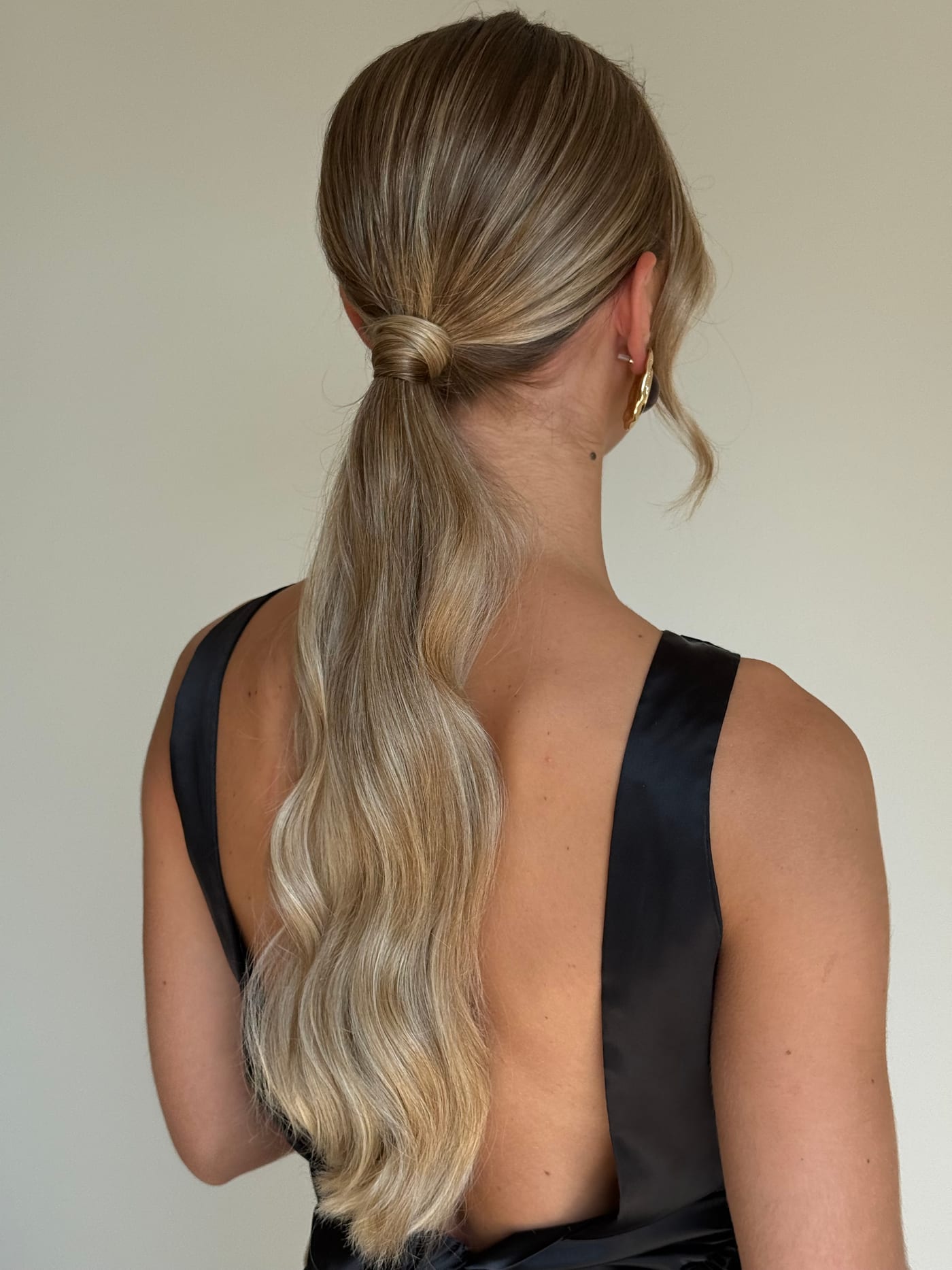 Queue-de-cheval basse avec balayage réalisée au salon Sama Coiffure à Villeneuve